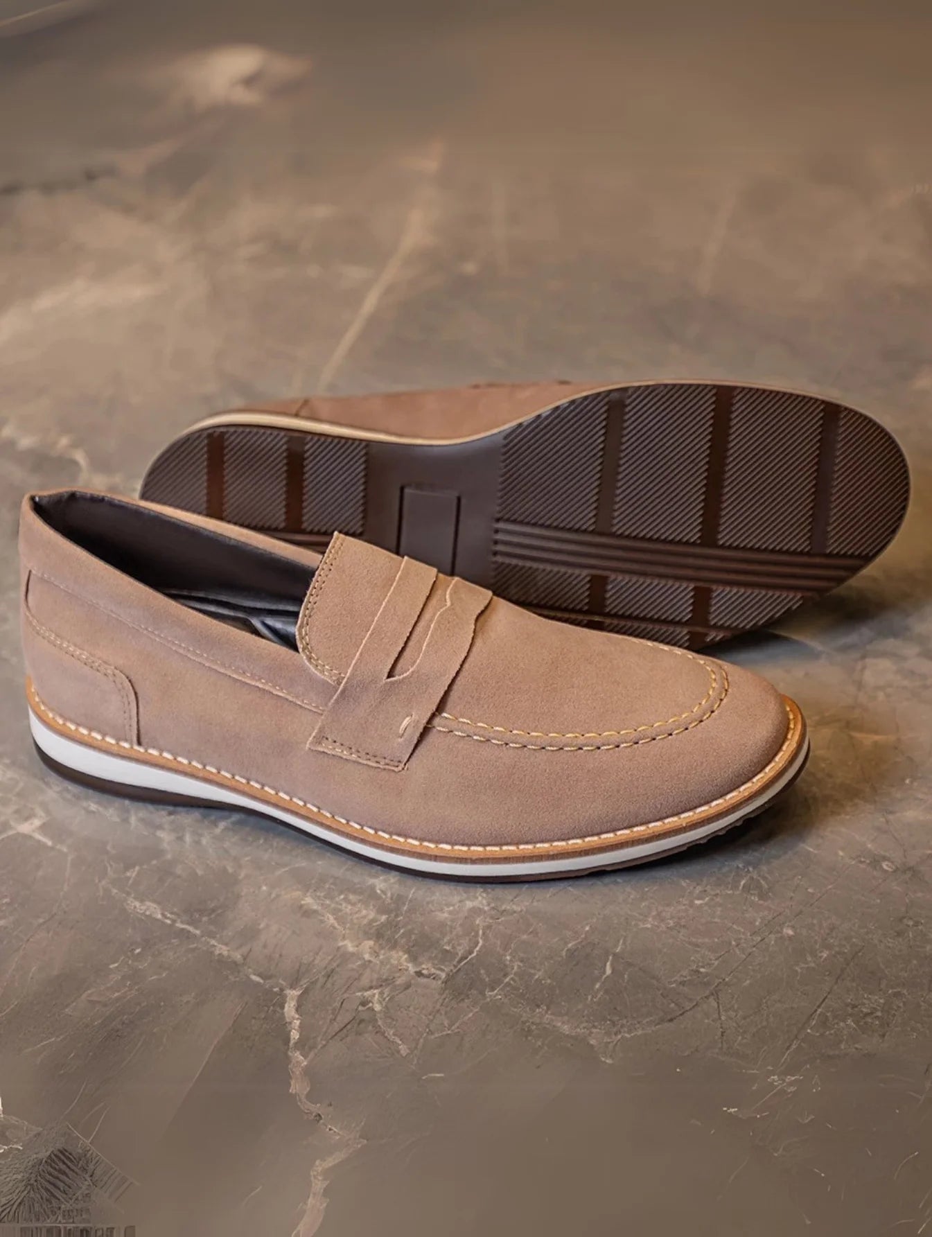 Sapato Masculino Social com Plataforma

loafer masculino

loafer masculino camurça

sapato loafer masculino

loafer masculino bege