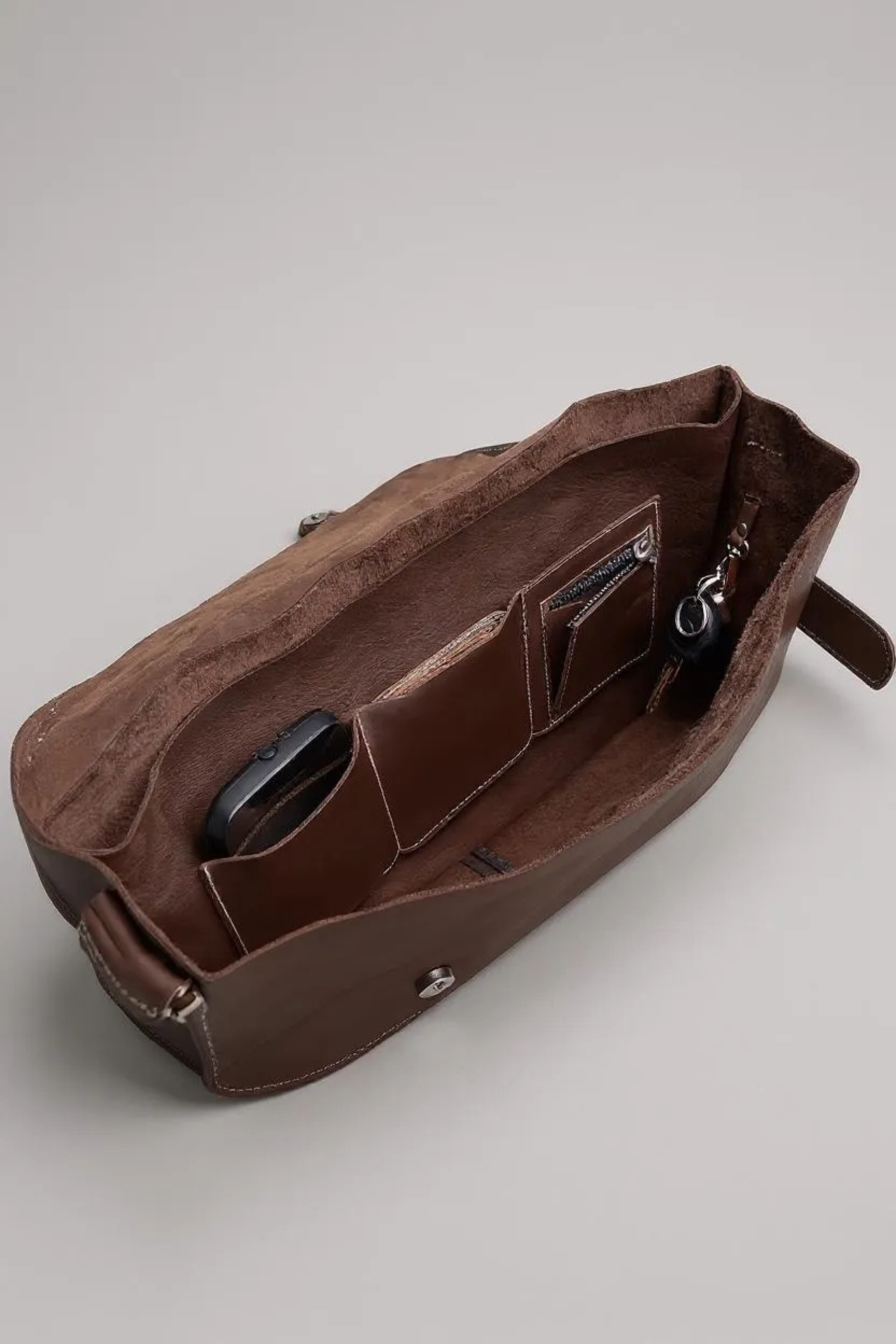 bolsa masculina couro, bolsa de couro masculina, bolsa couro legítimo masculino, bolsa couro masculina executiva, bolsa couro estilo masculino, bolsa couro vintage masculina, bolsa couro para notebook, bolsa couro para trabalho, bolsa couro marrom masculino, bolsa couro preta masculina, bolsa couro, bolsa de couro, bolsa de couro legítimo, bolsa de couro vintage